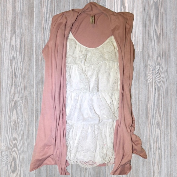 Pink and lace tank top - Picture 1 of 3